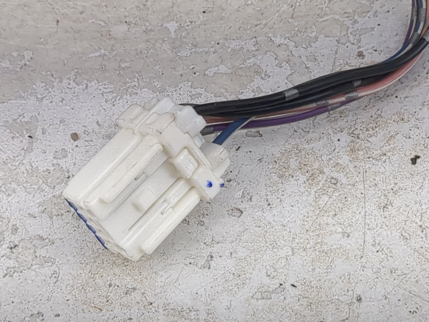 2005-2009 Subaru Legacy Driver Side View Mirror - Left Door Mirror OEM Used - Oemusedautoparts1.com