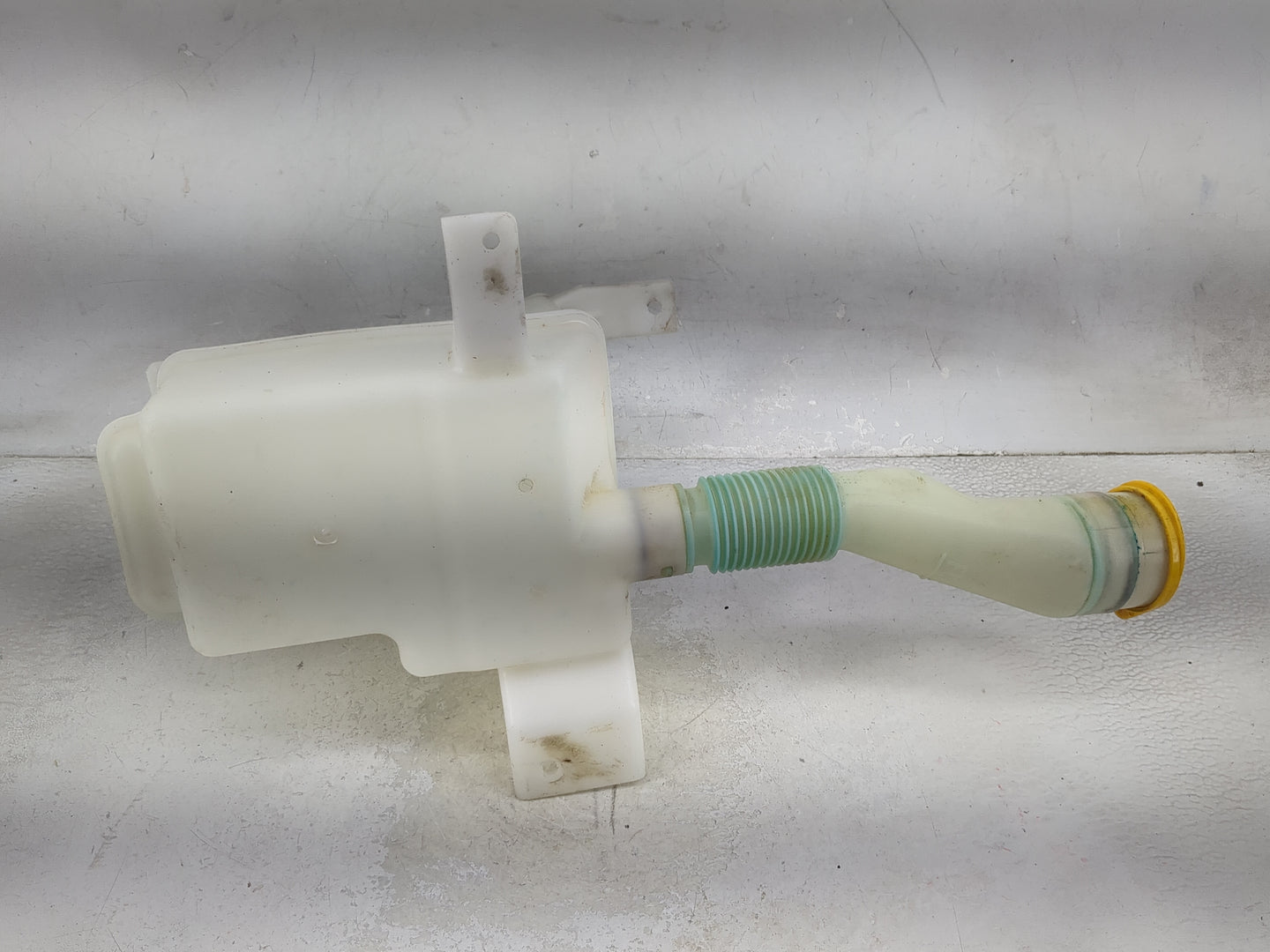 2005-2009 Subaru Legacy Windshield Washer Fluid Reservoir Bottle Oem - Oemusedautoparts1.com