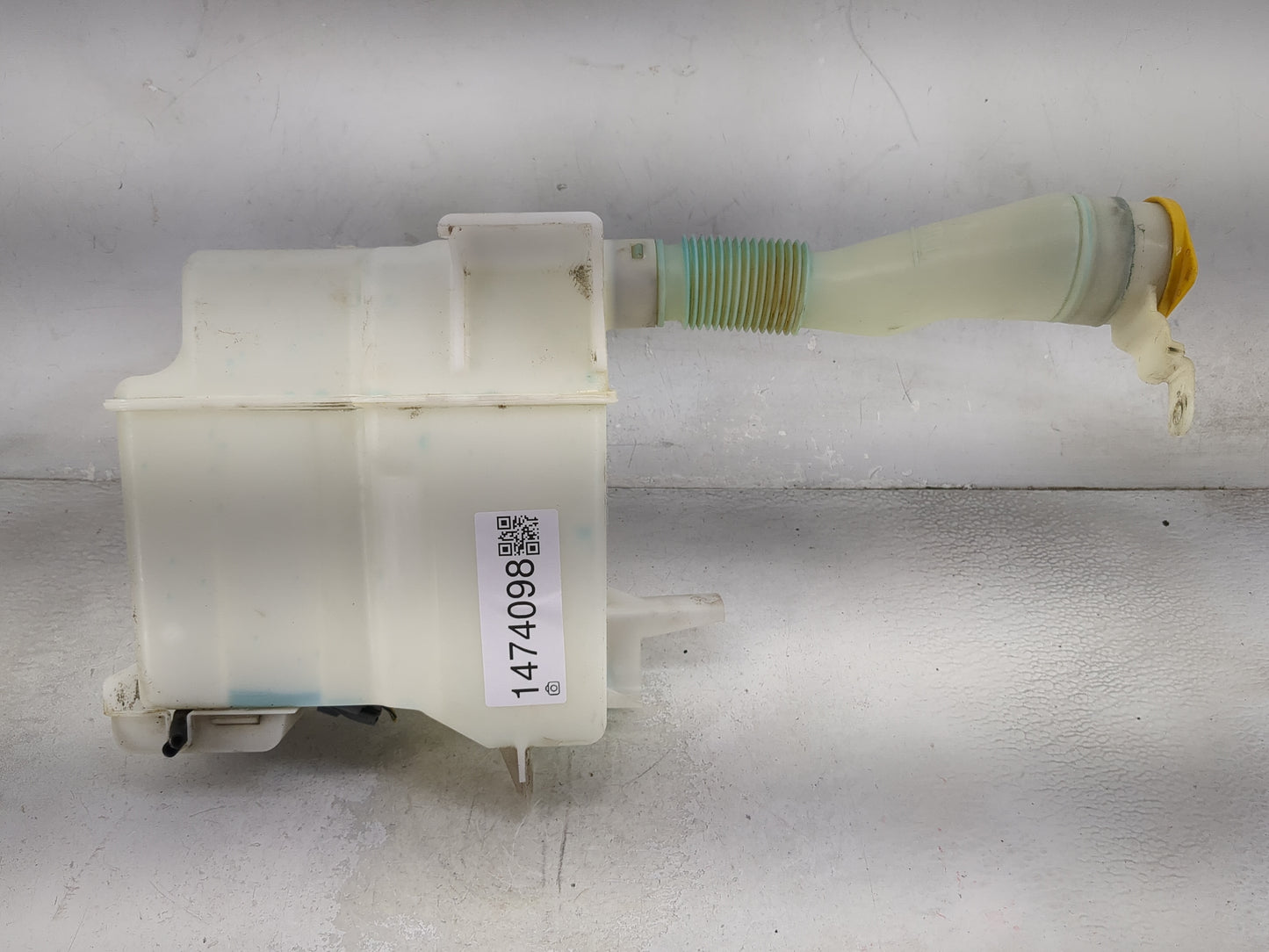 2005-2009 Subaru Legacy Windshield Washer Fluid Reservoir Bottle Oem - Oemusedautoparts1.com