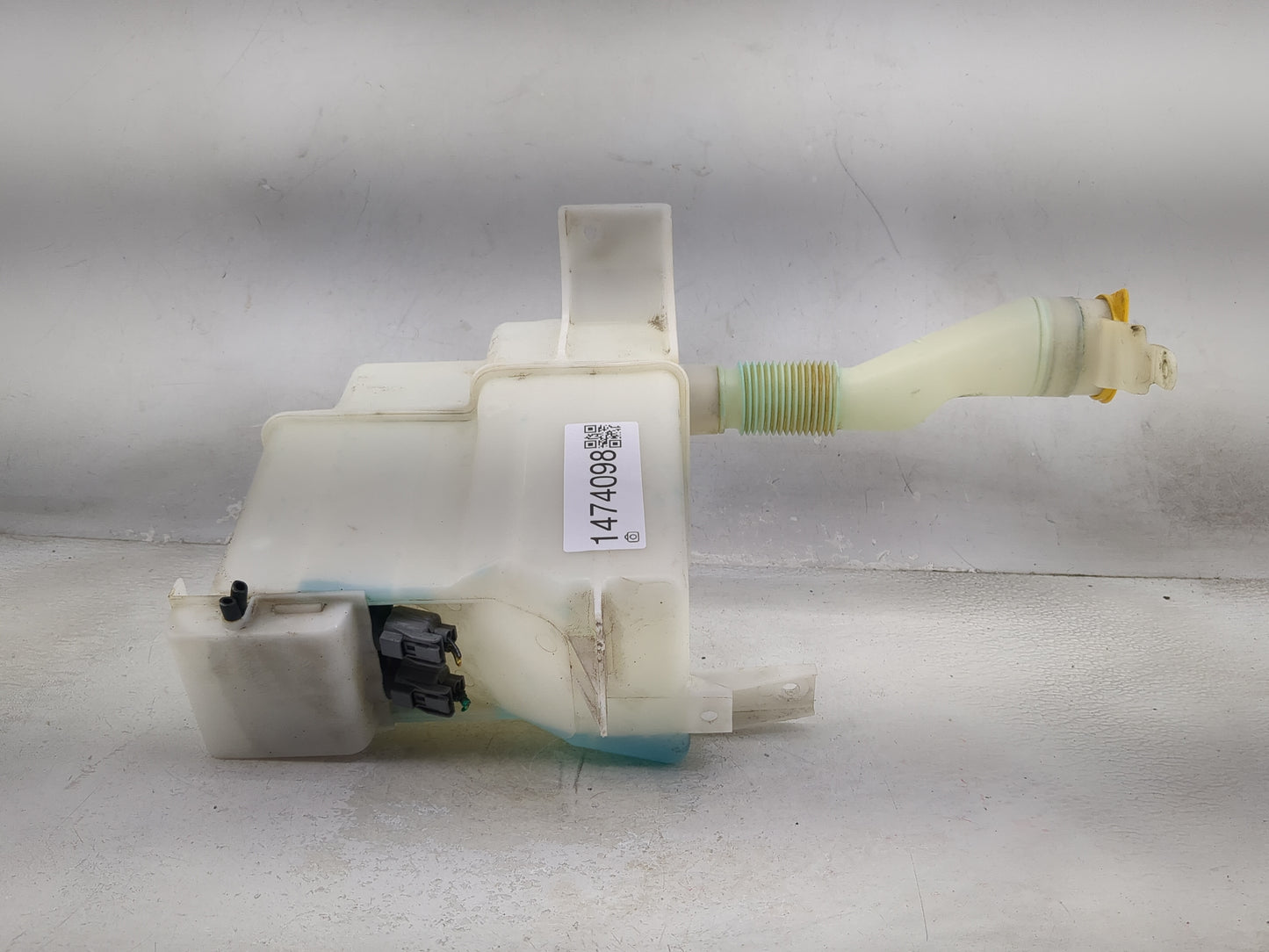2005-2009 Subaru Legacy Windshield Washer Fluid Reservoir Bottle Oem - Oemusedautoparts1.com