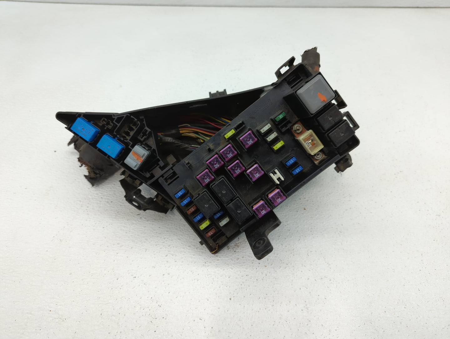 2008 Subaru Legacy Fusebox Fuse Box Panel Relay Module P/N:MN100200B Fits OEM Used Auto Parts - Oemusedautoparts1.com