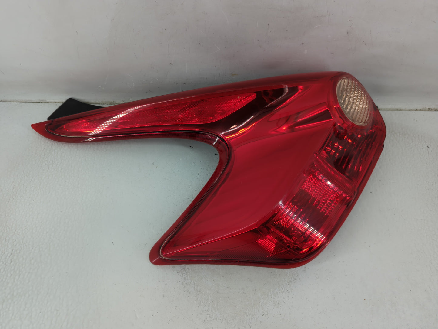 2008-2014 Subaru Tribeca Tail Light Assembly Passenger Right OEM Fits Fits 2008 2009 2010 2011 2012 2013 2014 OEM Used Auto 