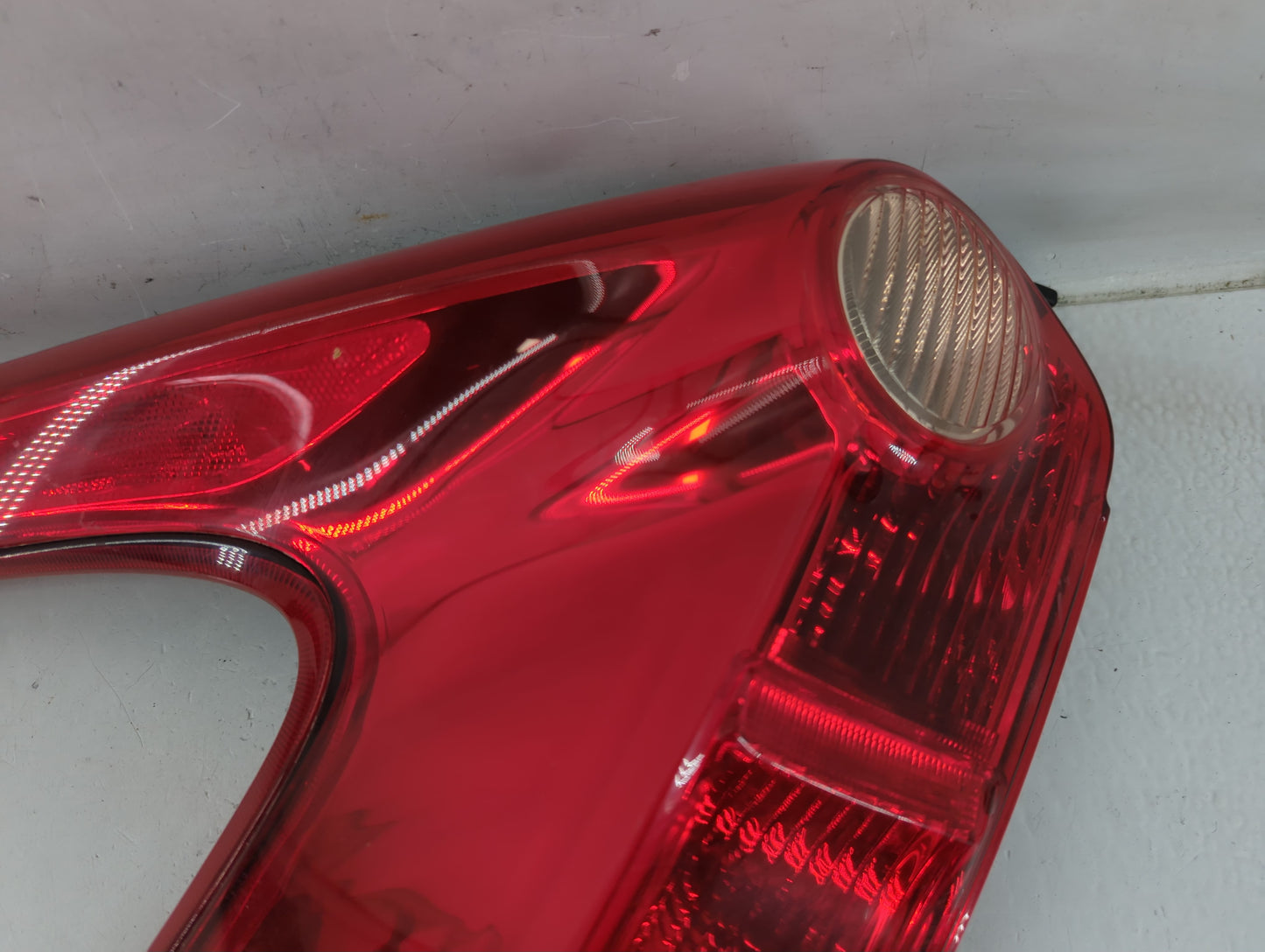 2008-2014 Subaru Tribeca Tail Light Assembly Passenger Right OEM Fits Fits 2008 2009 2010 2011 2012 2013 2014 OEM Used Auto 