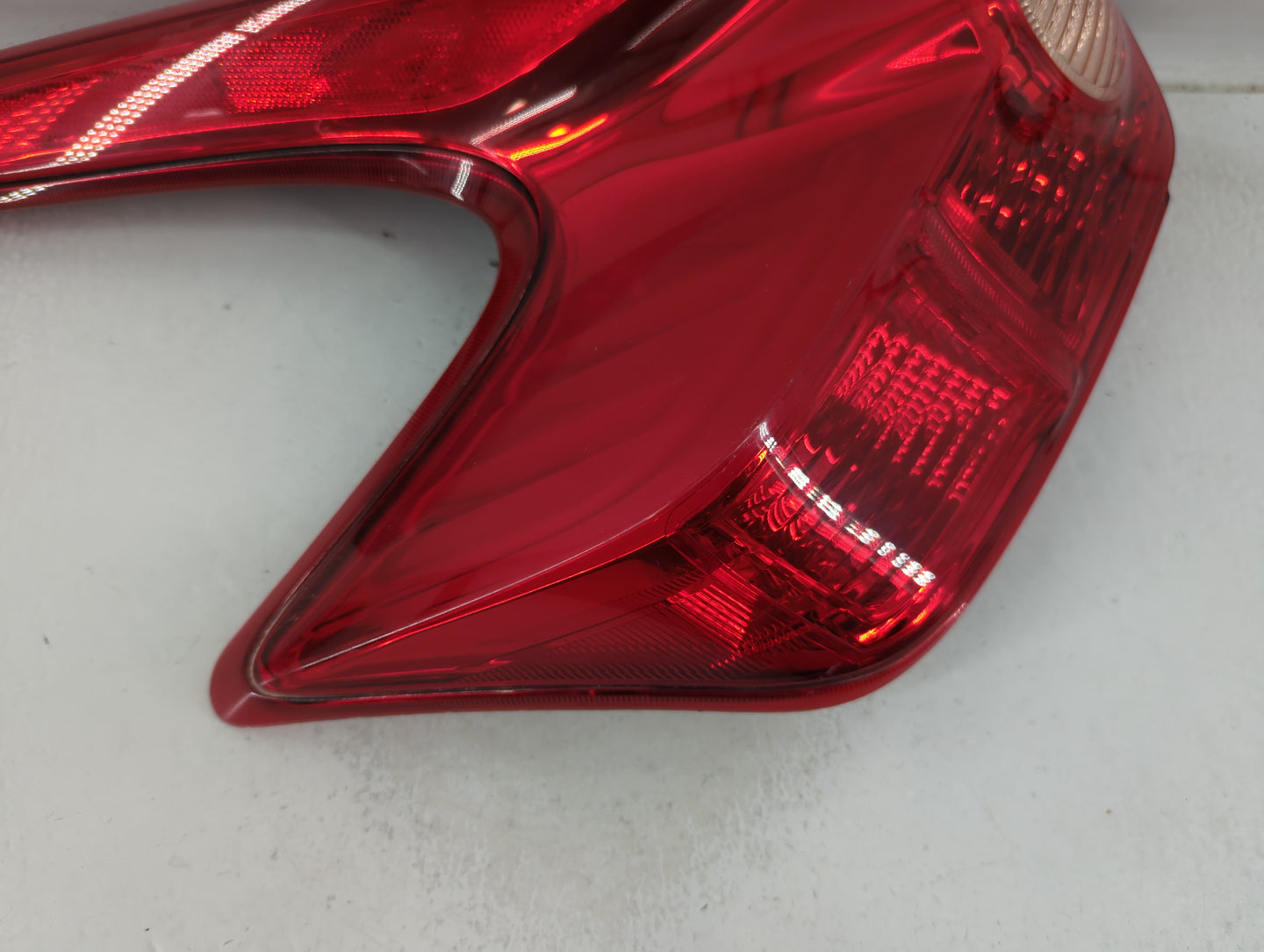 2008-2014 Subaru Tribeca Tail Light Assembly Passenger Right OEM Fits Fits 2008 2009 2010 2011 2012 2013 2014 OEM Used Auto 
