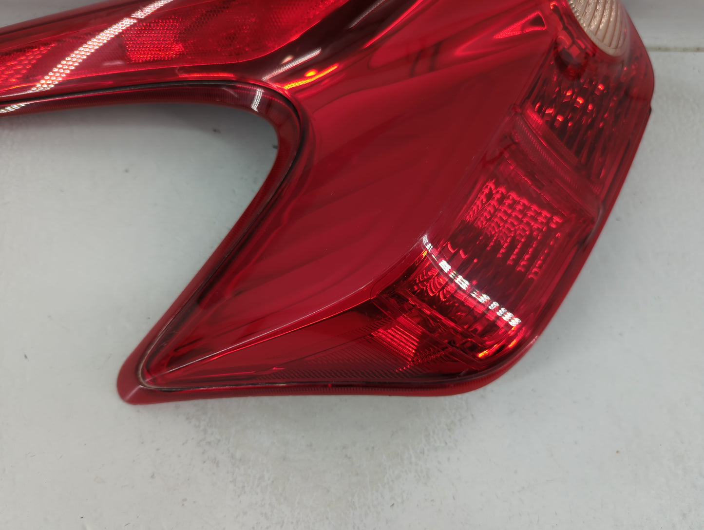 2008-2014 Subaru Tribeca Tail Light Assembly Passenger Right OEM Fits Fits 2008 2009 2010 2011 2012 2013 2014 OEM Used Auto 