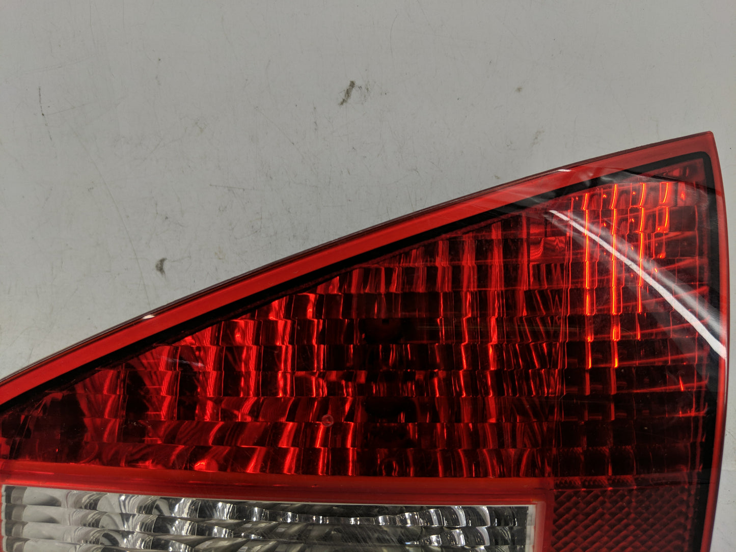 2008-2014 Subaru Tribeca Tail Light Assembly Passenger Right OEM P/N:107-0207 Fits Fits 2008 2009 2010 2011 2012 2013 2014 O