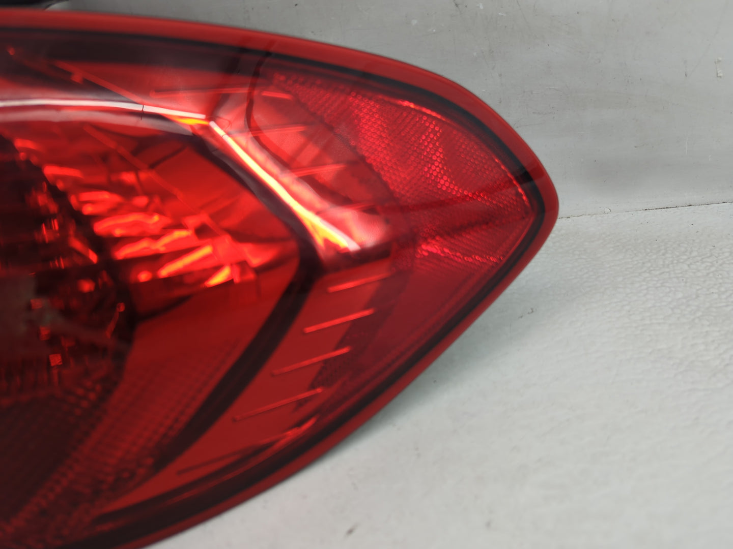 2008-2014 Subaru Tribeca Tail Light Assembly Passenger Right OEM P/N:107-0107 Fits Fits 2008 2009 2010 2011 2012 2013 2014 O