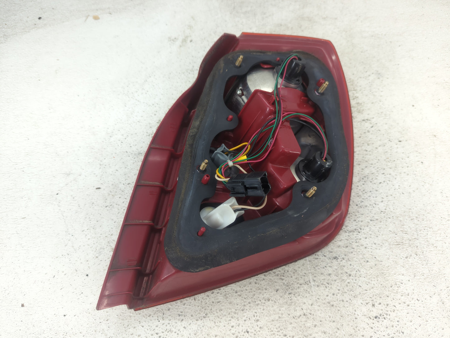 2004-2008 Suzuki Forenza Tail Light Assembly Driver Left OEM P/N:0311-001929 Fits Fits 2004 2005 2006 2007 2008 OEM Used Aut