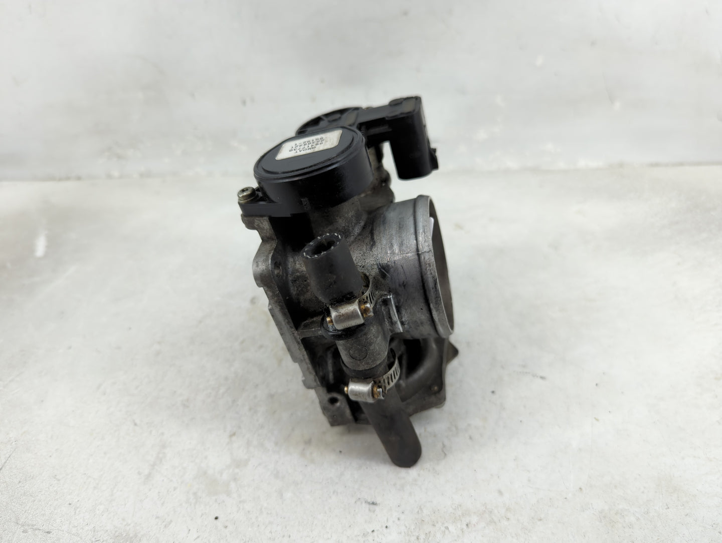 2006-2008 Suzuki Forenza Throttle Body P/N:96417730 Fits Fits 2006 2007 2008 OEM Used Auto Parts - Oemusedautoparts1.com