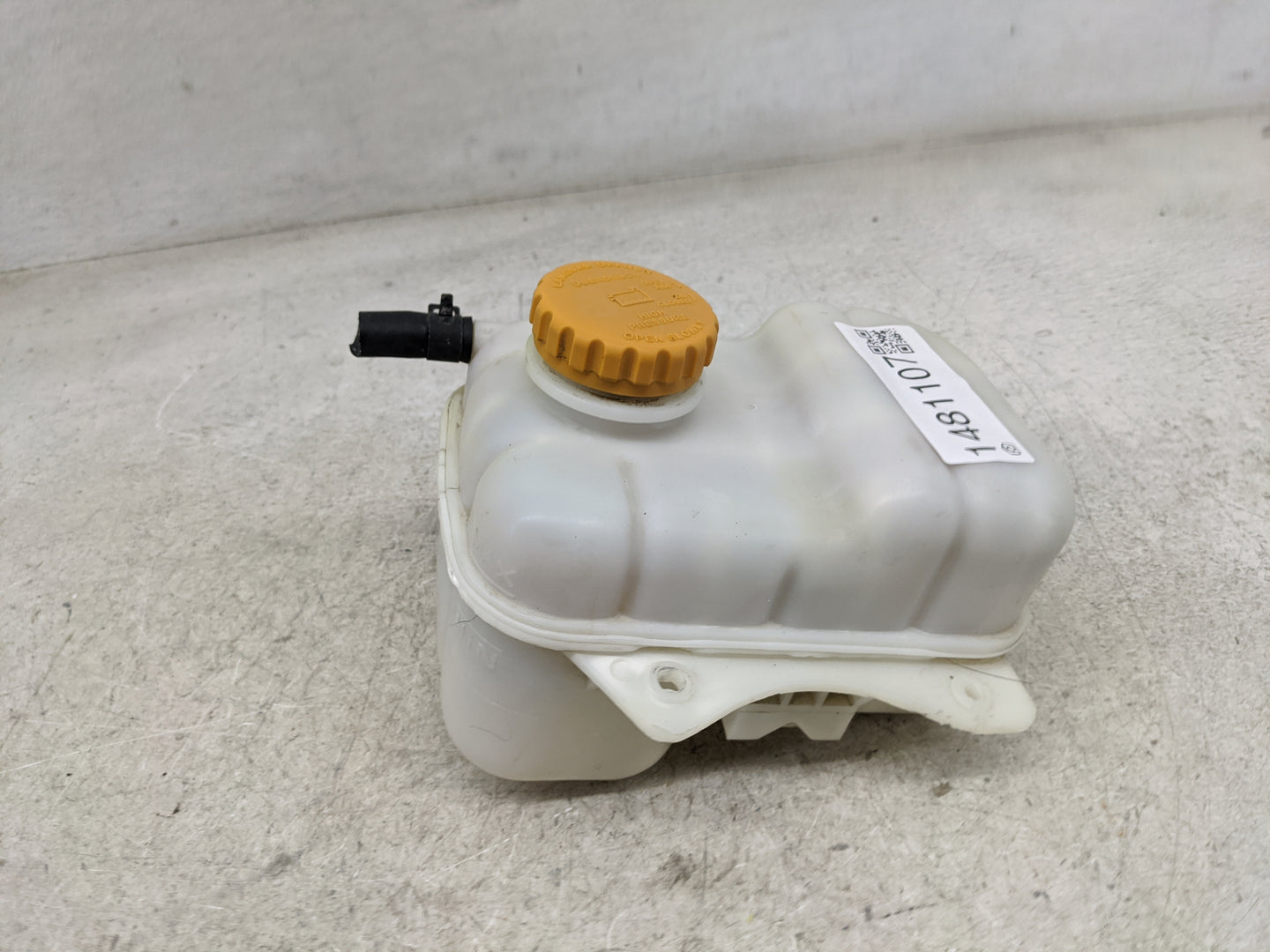 2004-2008 Suzuki Forenza Radiator Coolant Overflow Expansion Tank Bottle 1481107 - Oemusedautoparts1.com