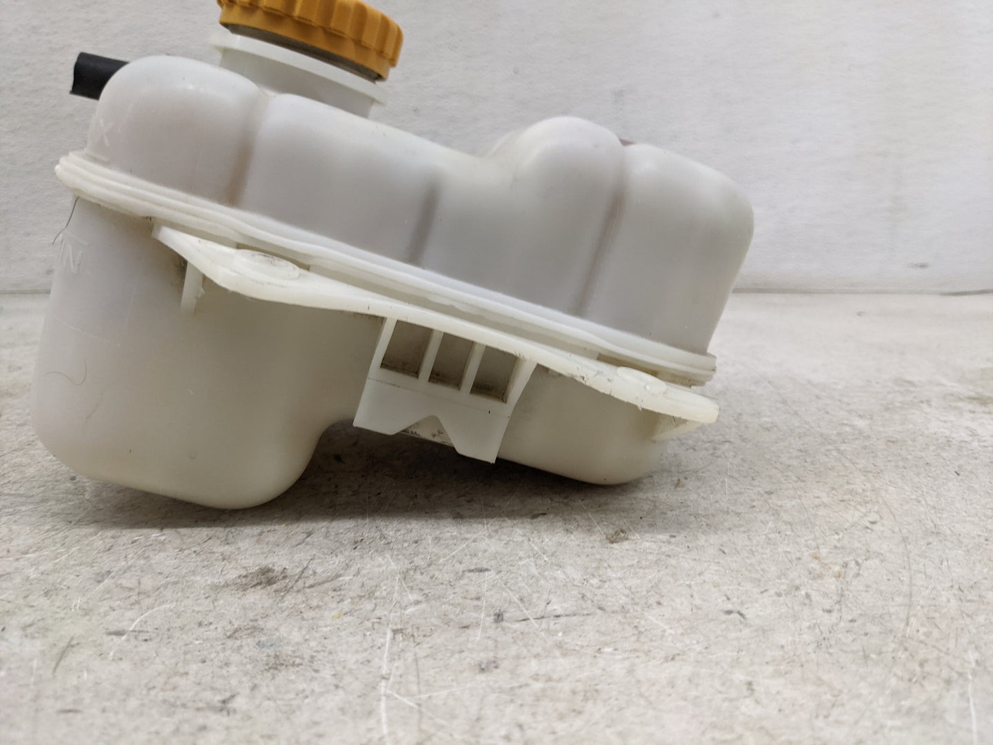 2004-2008 Suzuki Forenza Radiator Coolant Overflow Expansion Tank Bottle 1481107 - Oemusedautoparts1.com