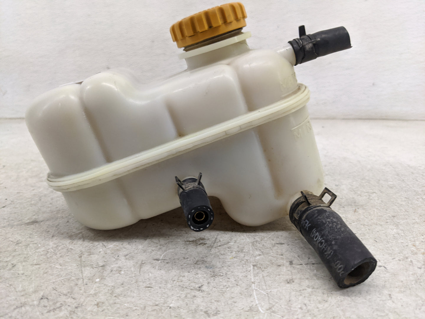 2004-2008 Suzuki Forenza Radiator Coolant Overflow Expansion Tank Bottle 1481107 - Oemusedautoparts1.com