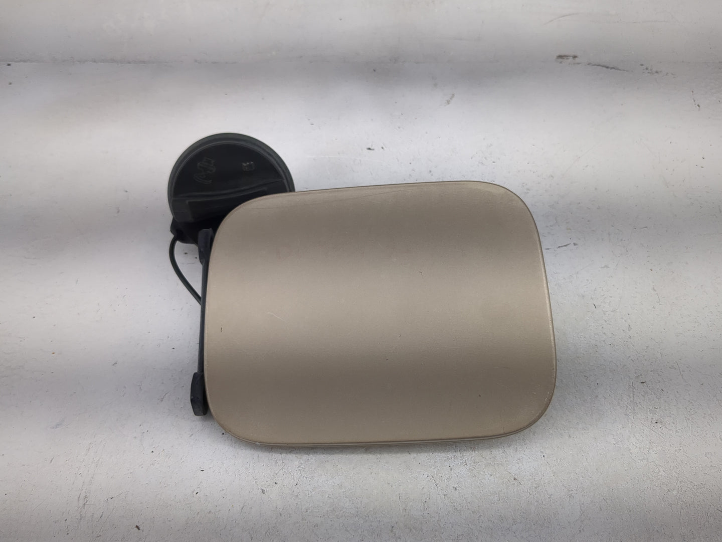2008 Suzuki Forenza Fuel Tank Door Lid Gas Tank Champagne - Oemusedautoparts1.com