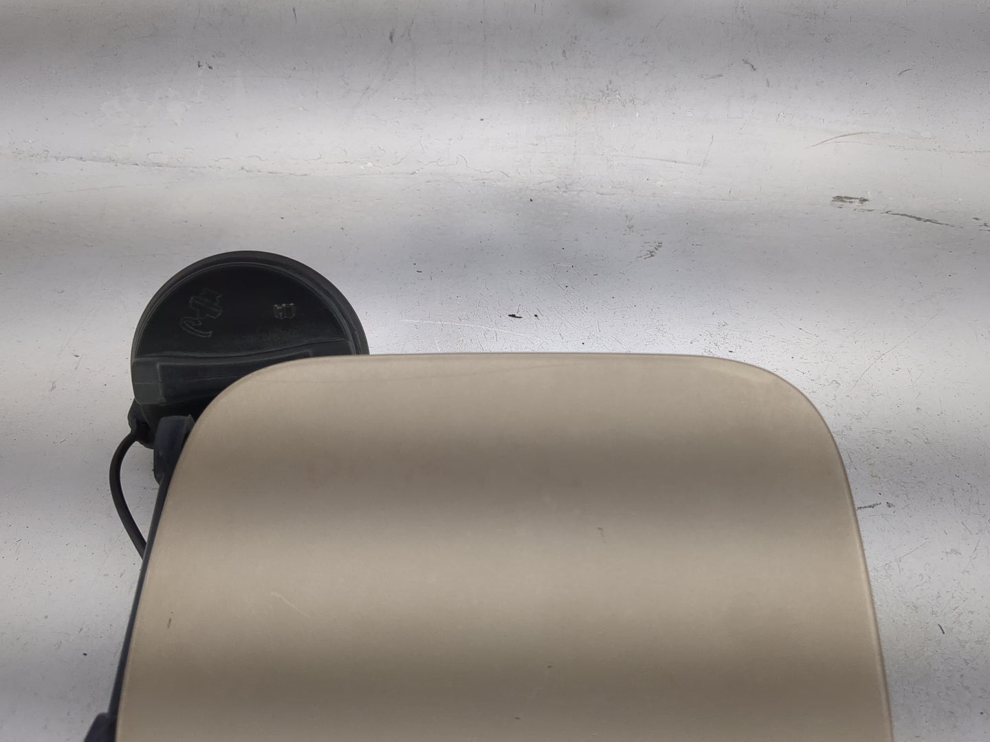2008 Suzuki Forenza Fuel Tank Door Lid Gas Tank Champagne - Oemusedautoparts1.com