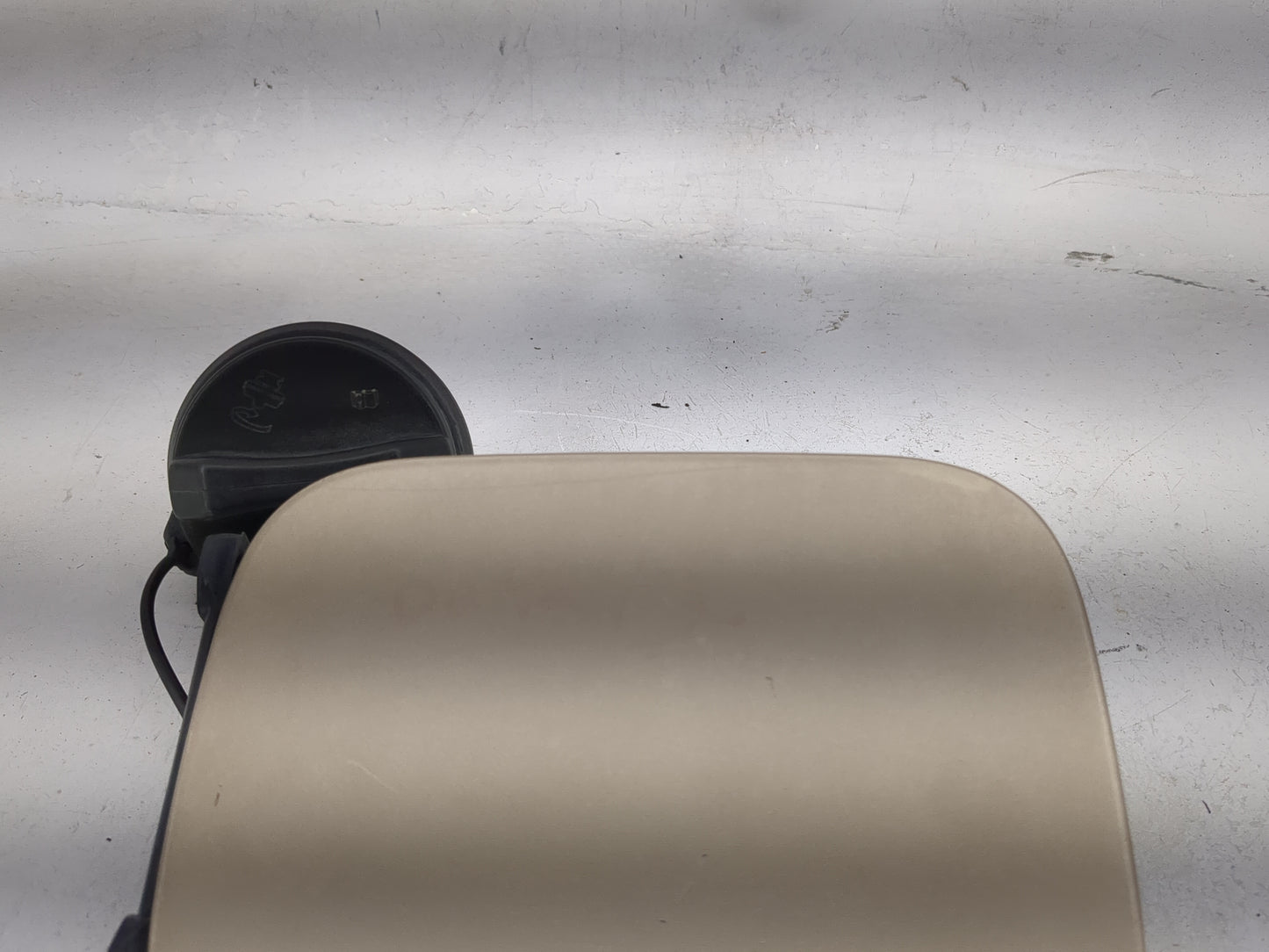 2008 Suzuki Forenza Fuel Tank Door Lid Gas Tank Champagne - Oemusedautoparts1.com