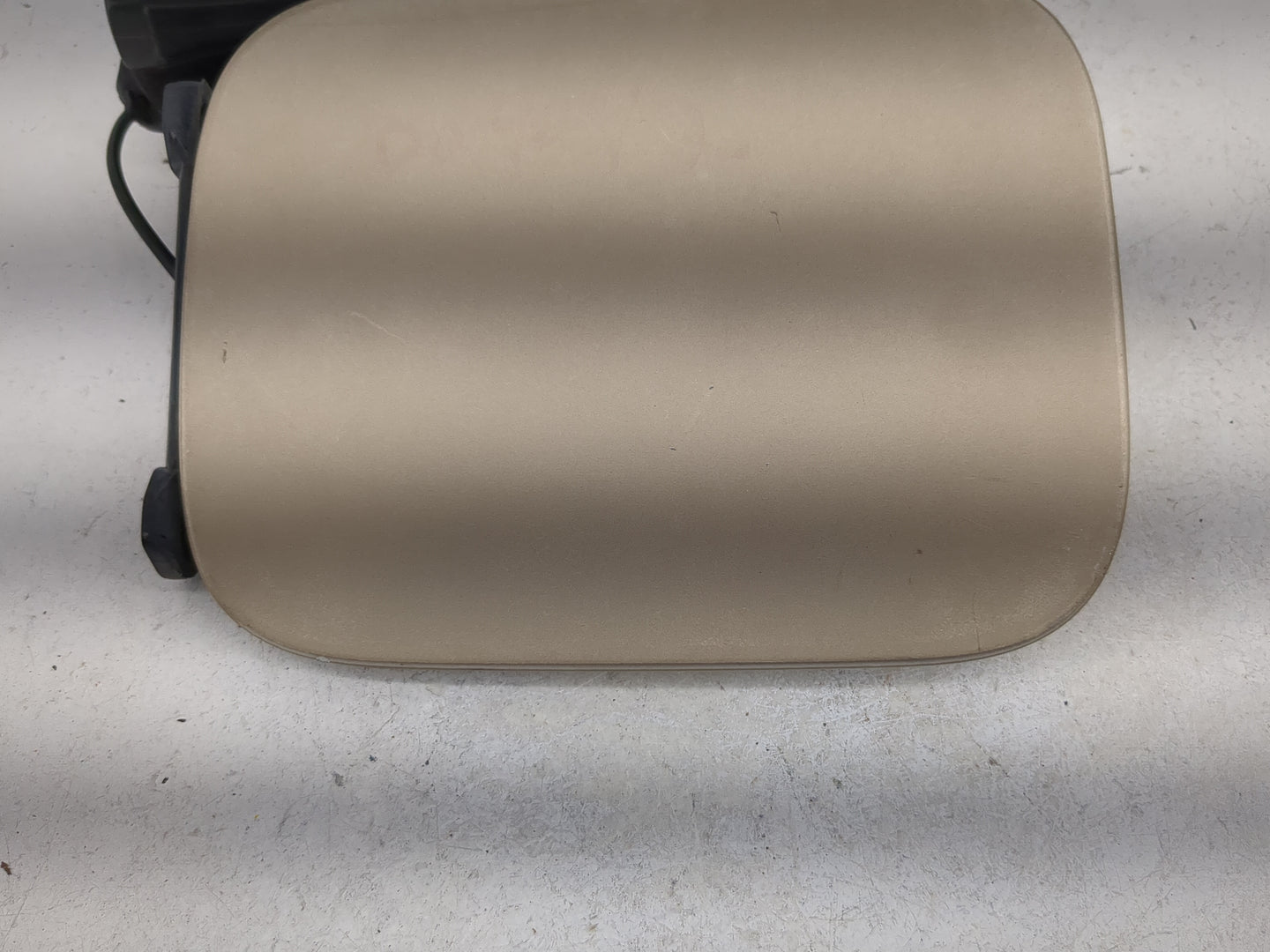 2008 Suzuki Forenza Fuel Tank Door Lid Gas Tank Champagne - Oemusedautoparts1.com