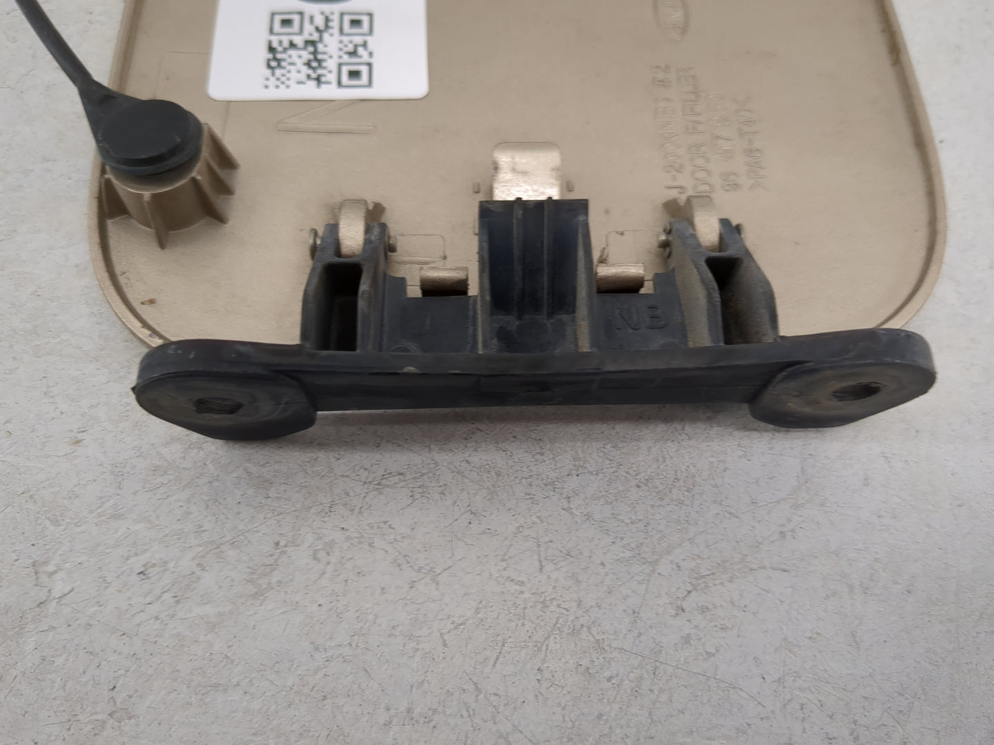 2008 Suzuki Forenza Fuel Tank Door Lid Gas Tank Champagne - Oemusedautoparts1.com