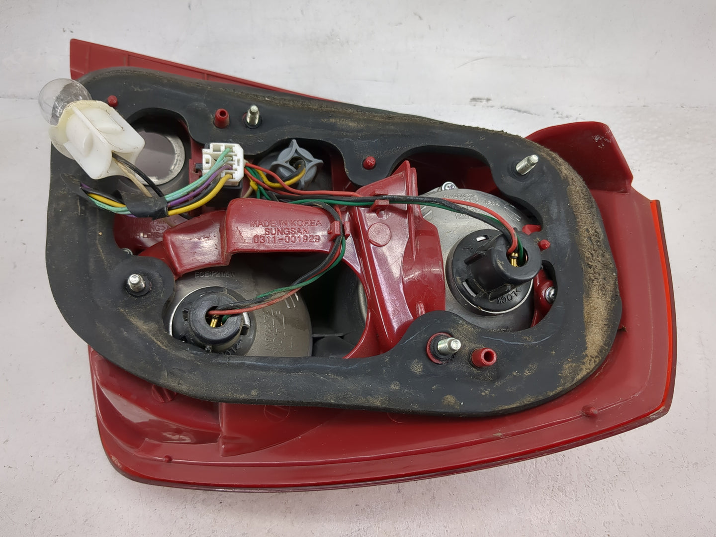 2004-2008 Suzuki Forenza Tail Light Assembly Passenger Right OEM P/N:0311-001929 Fits Fits 2004 2005 2006 2007 2008 OEM Used