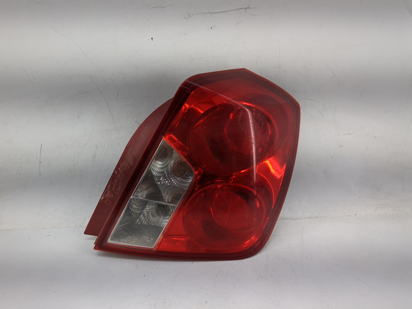 2004-2008 Suzuki Forenza Tail Light Assembly Passenger Right OEM P/N:0311-001930 Fits Fits 2004 2005 2006 2007 2008 OEM Used