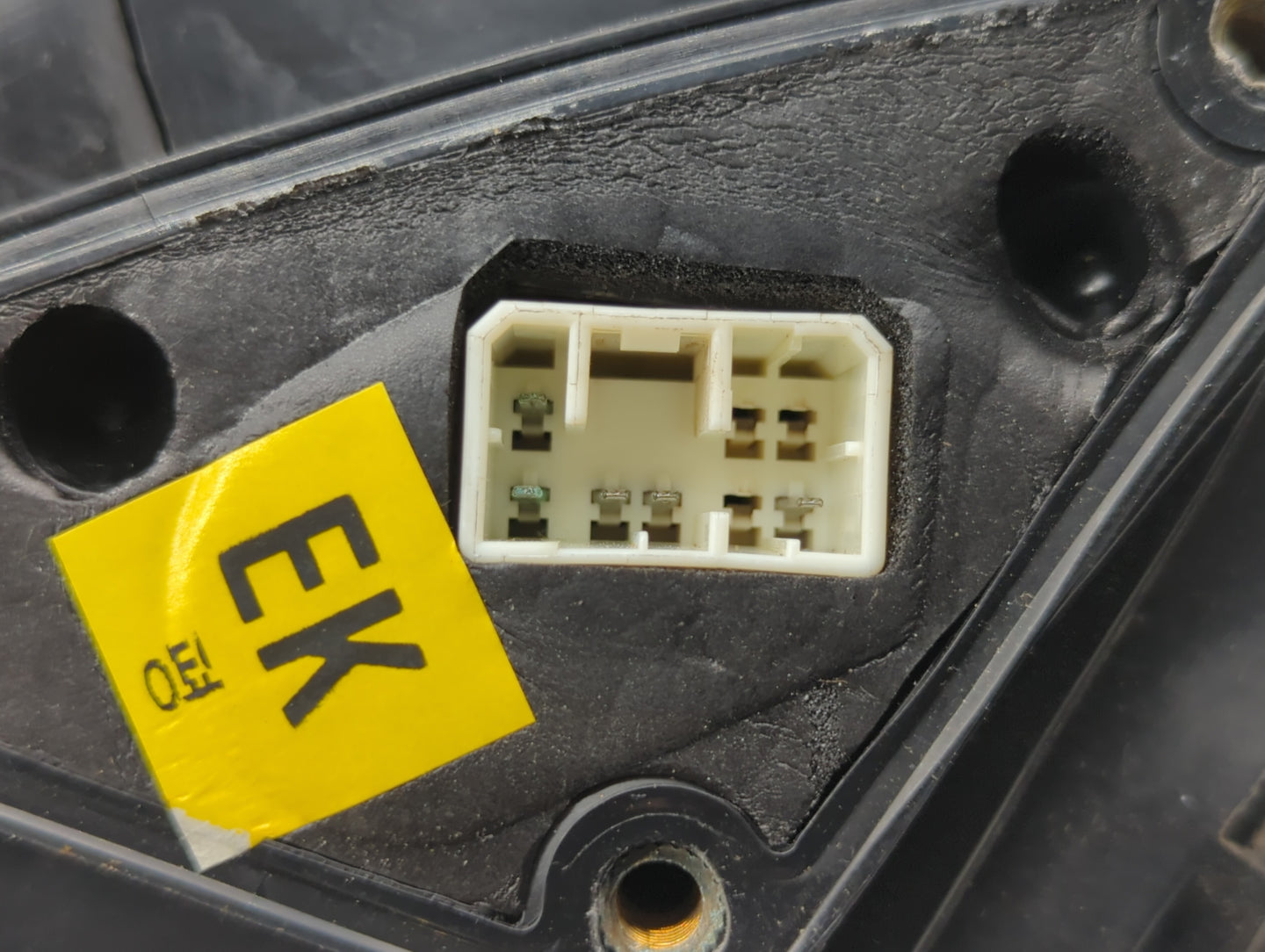 2004-2008 Suzuki Forenza Driver Side View Mirror - Left Door Mirror OEM Used - Oemusedautoparts1.com