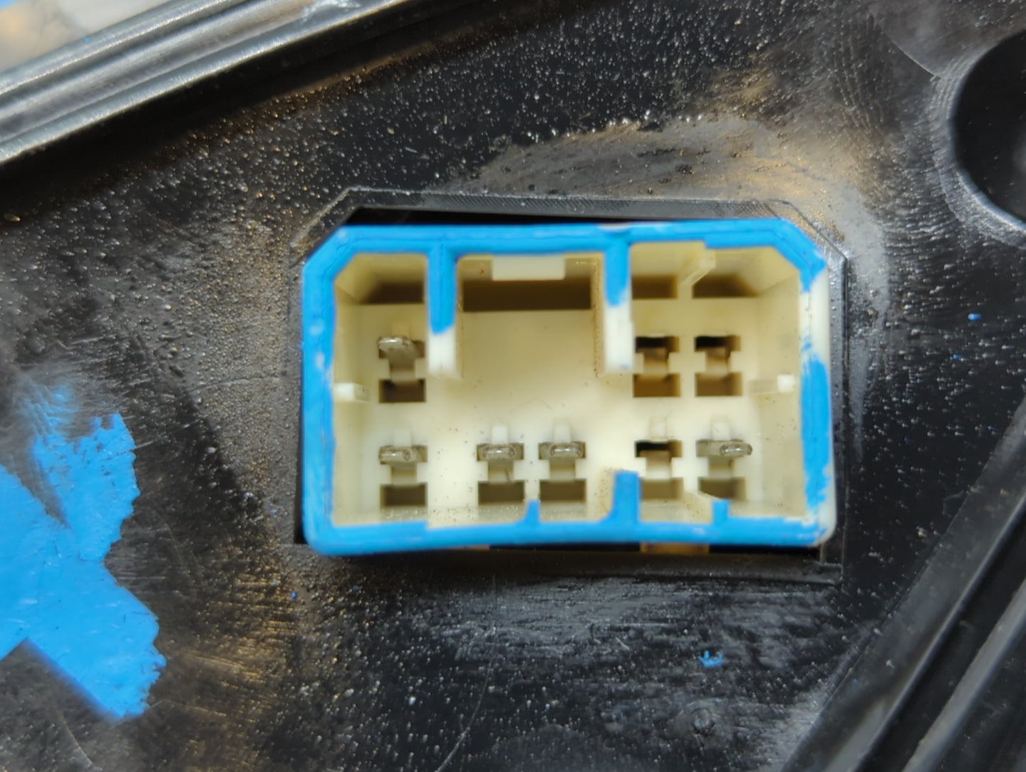 2004-2008 Suzuki Forenza Driver Side View Mirror - Left Door Mirror OEM Used - Oemusedautoparts1.com