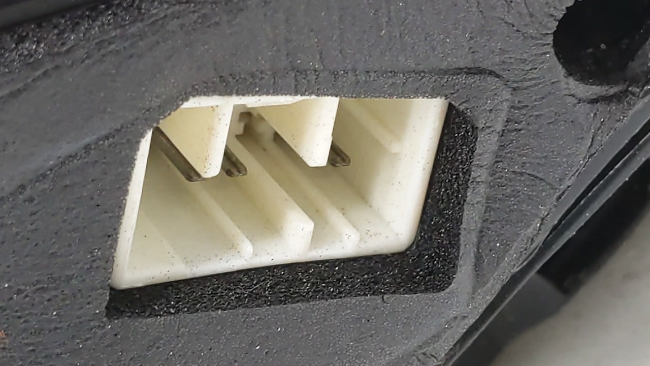 2005-2008 Suzuki Reno Driver Side View Mirror - Left Door Mirror OEM Used - Oemusedautoparts1.com