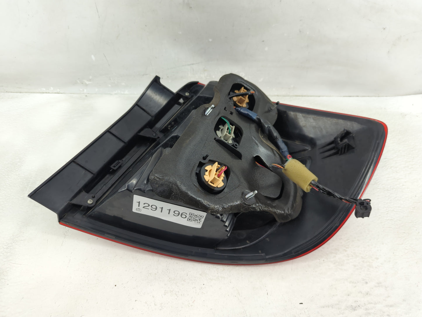 2008-2013 Suzuki Sx4 Tail Light Assembly Driver Left OEM P/N:220-59152 Fits Fits 2008 2009 2010 2011 2012 2013 OEM Used Auto