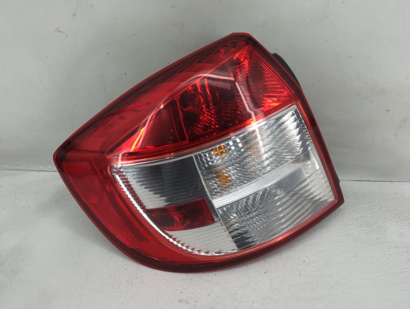 2008-2013 Suzuki Sx4 Tail Light Assembly Driver Left OEM P/N:220-59152 Fits Fits 2008 2009 2010 2011 2012 2013 OEM Used Auto
