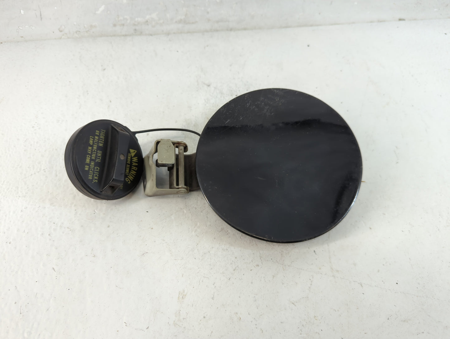 2008 Suzuki Sx4 Fuel Tank Door Lid Gas Tank Black - Oemusedautoparts1.com