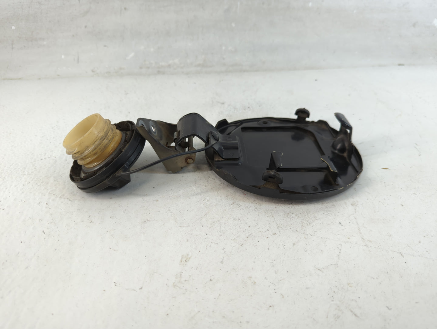 2008 Suzuki Sx4 Fuel Tank Door Lid Gas Tank Black - Oemusedautoparts1.com