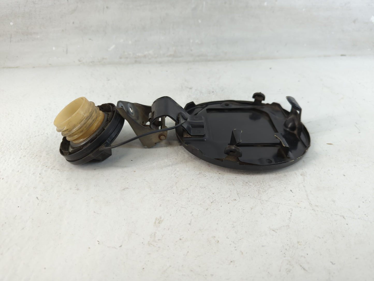 2008 Suzuki Sx4 Fuel Tank Door Lid Gas Tank Black - Oemusedautoparts1.com