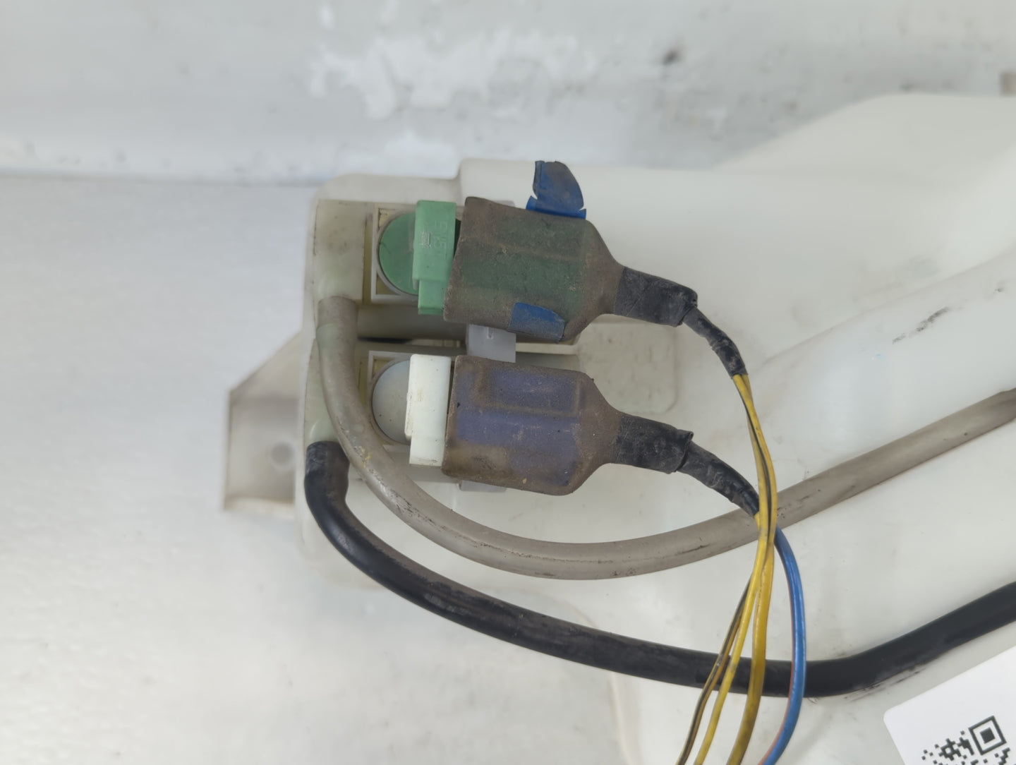 2008-2013 Suzuki Sx4 Windshield Washer Fluid Reservoir Bottle Oem - Oemusedautoparts1.com