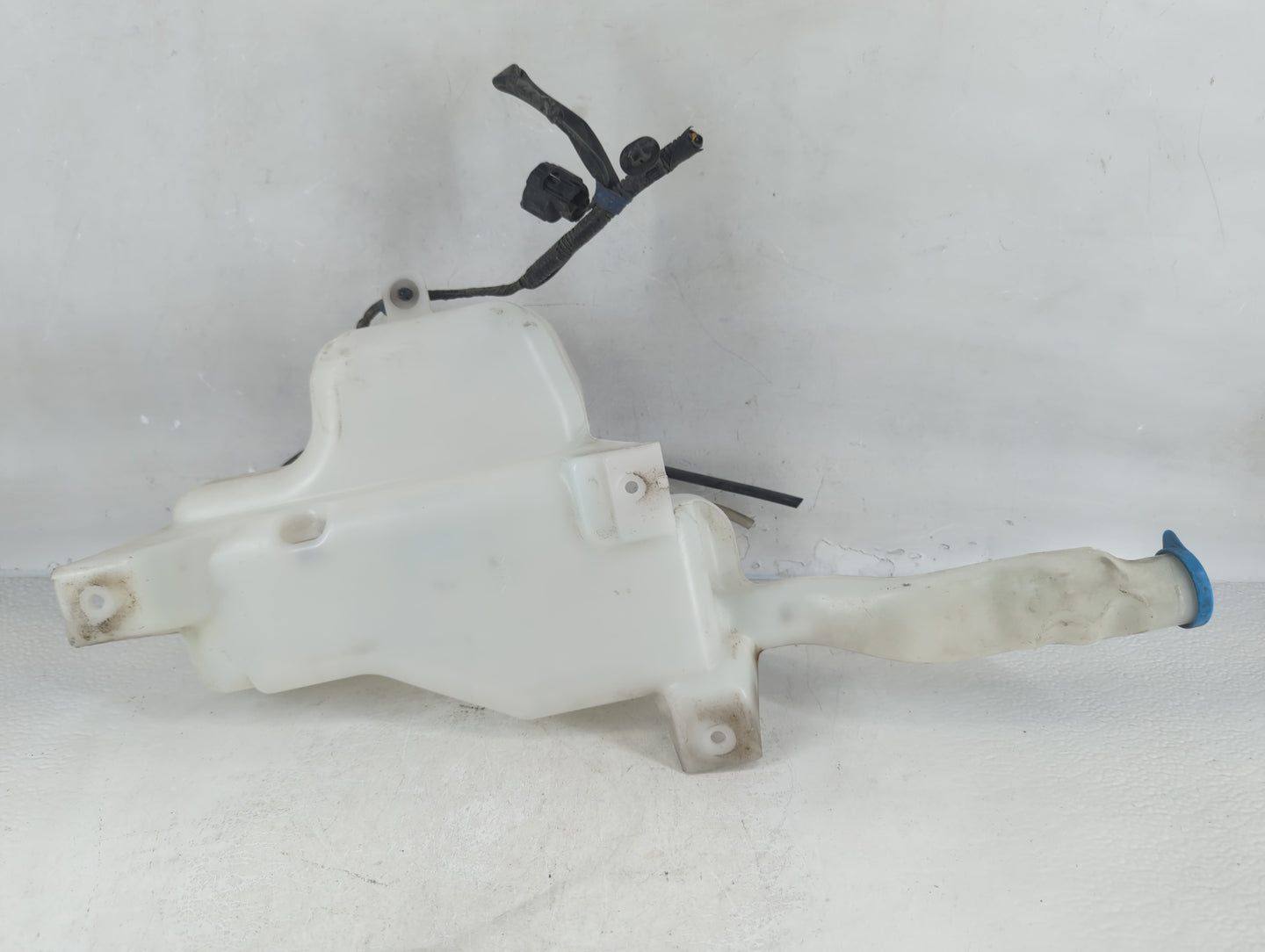 2008-2013 Suzuki Sx4 Windshield Washer Fluid Reservoir Bottle Oem - Oemusedautoparts1.com