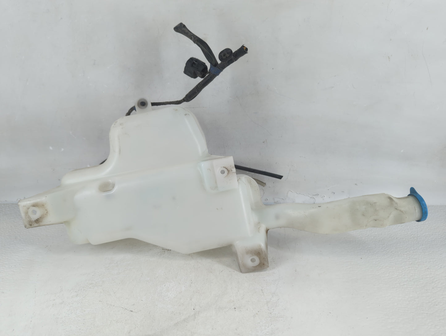 2008-2013 Suzuki Sx4 Windshield Washer Fluid Reservoir Bottle Oem - Oemusedautoparts1.com