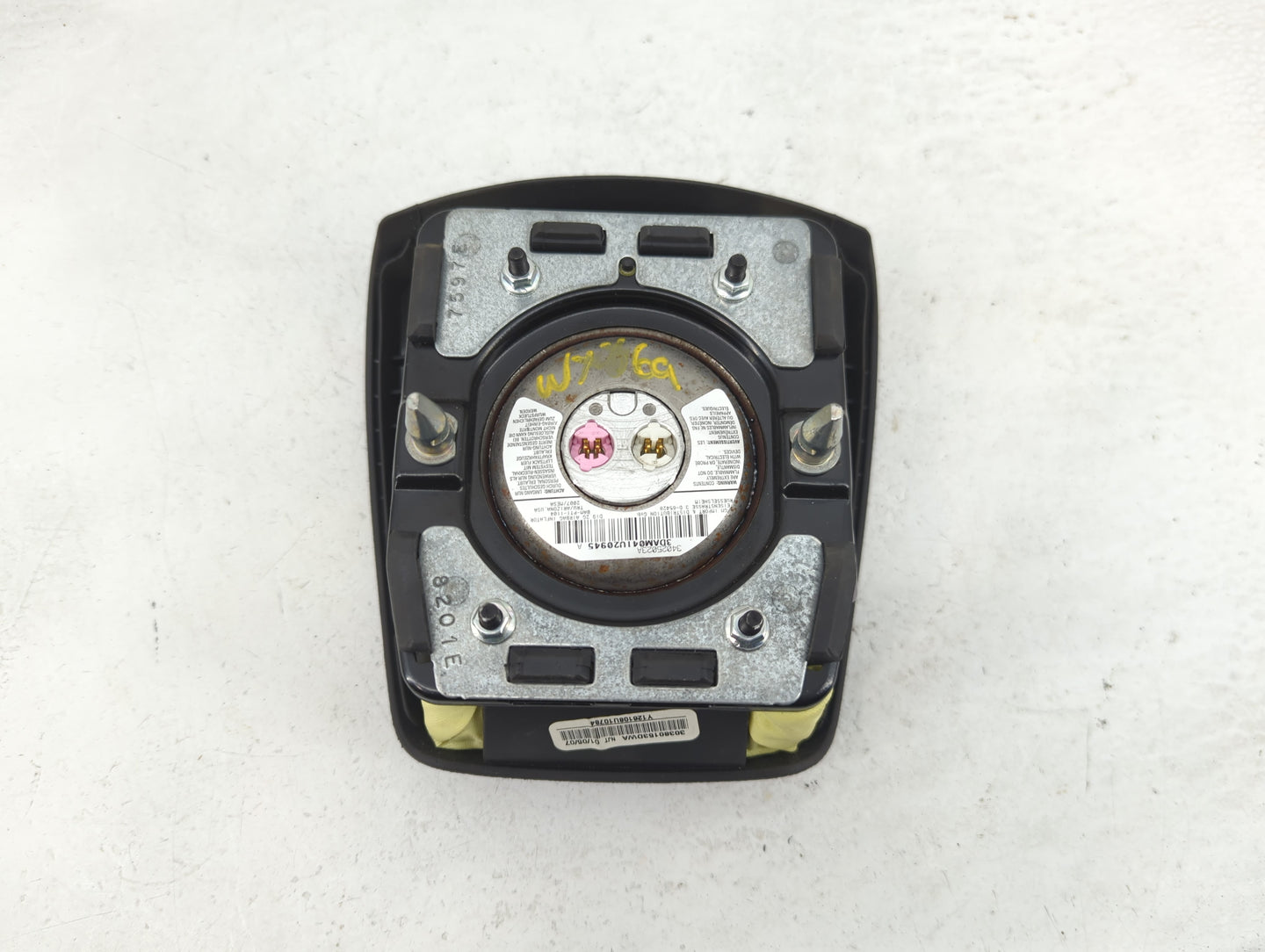 2008 Suzuki Vitara Air Bag Driver Left Steering Wheel Mounted Fits Fits 2007 2009 OEM Used Auto Parts - Oemusedautoparts1.co
