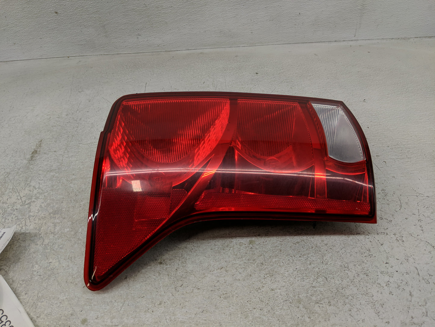 2008 Suzuki Vitara Tail Light Assembly Driver Left OEM P/N:25842440 Fits Fits 2007 2009 OEM Used Auto Parts - Oemusedautopar