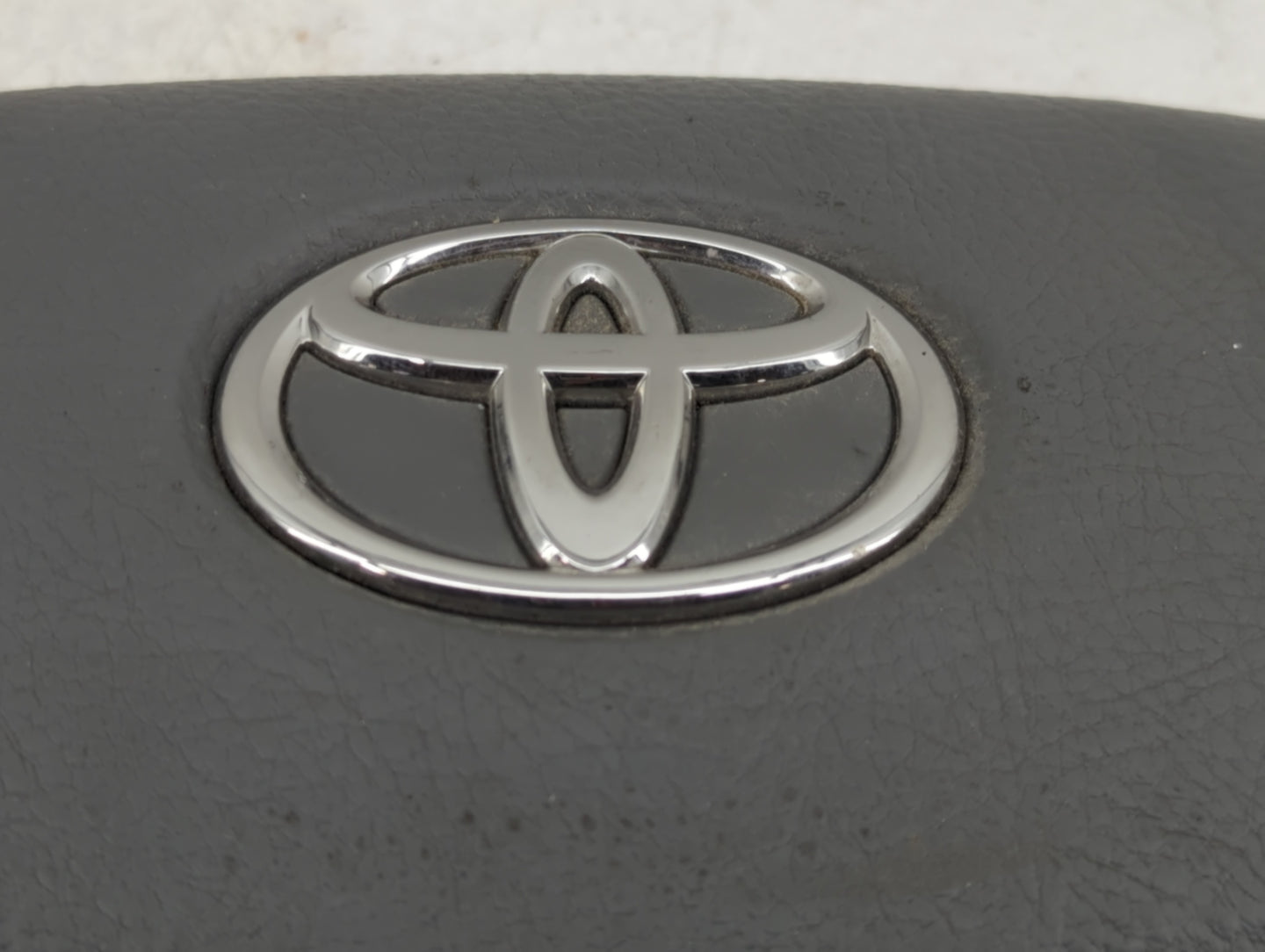 2005-2012 Toyota Avalon Air Bag Driver Left Steering Wheel Mounted Fits Fits 2005 2006 2007 2008 2009 2010 2011 2012 OEM Use