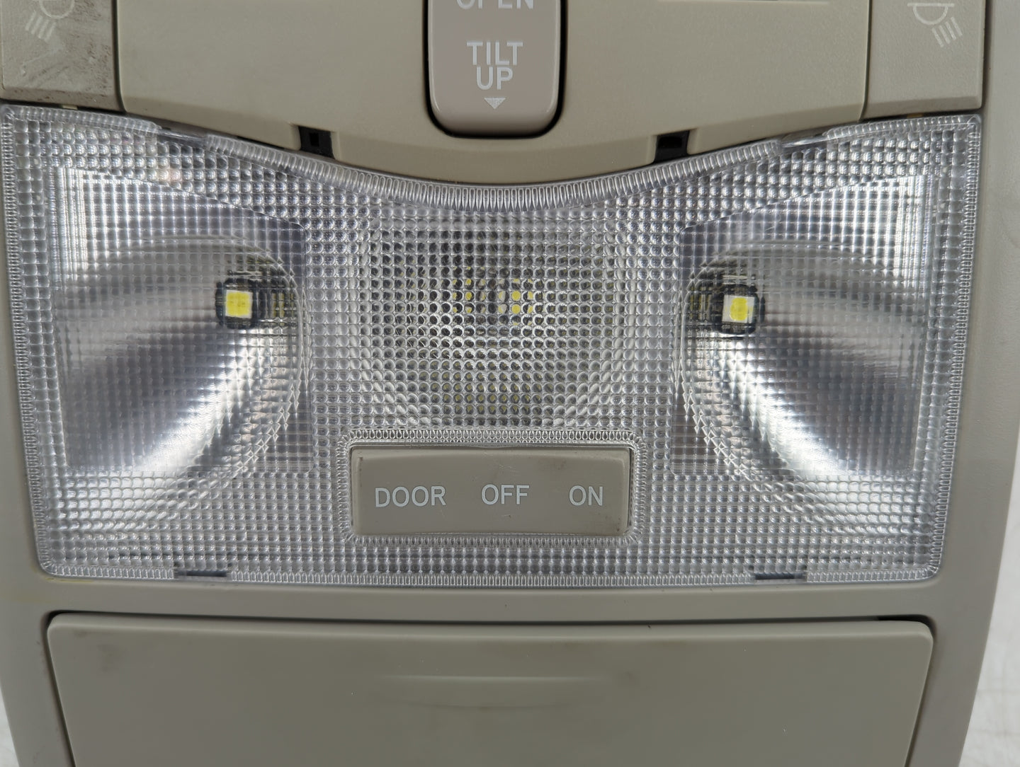2008 Toyota Avalon Overhead Roof Console - Oemusedautoparts1.com