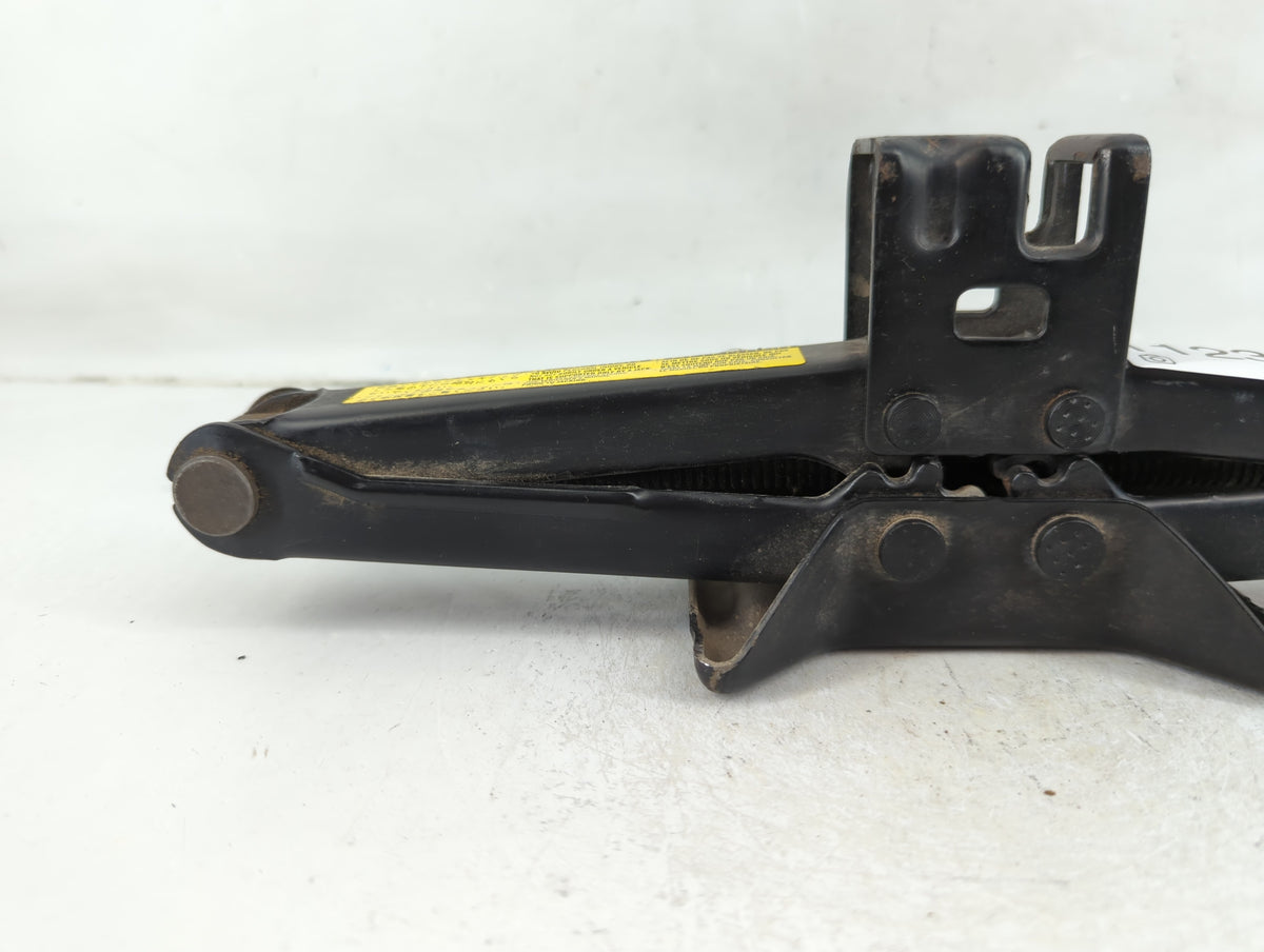 2008 Toyota Camry Spare Scissor Car Jack 1123391 - Oemusedautoparts1.com