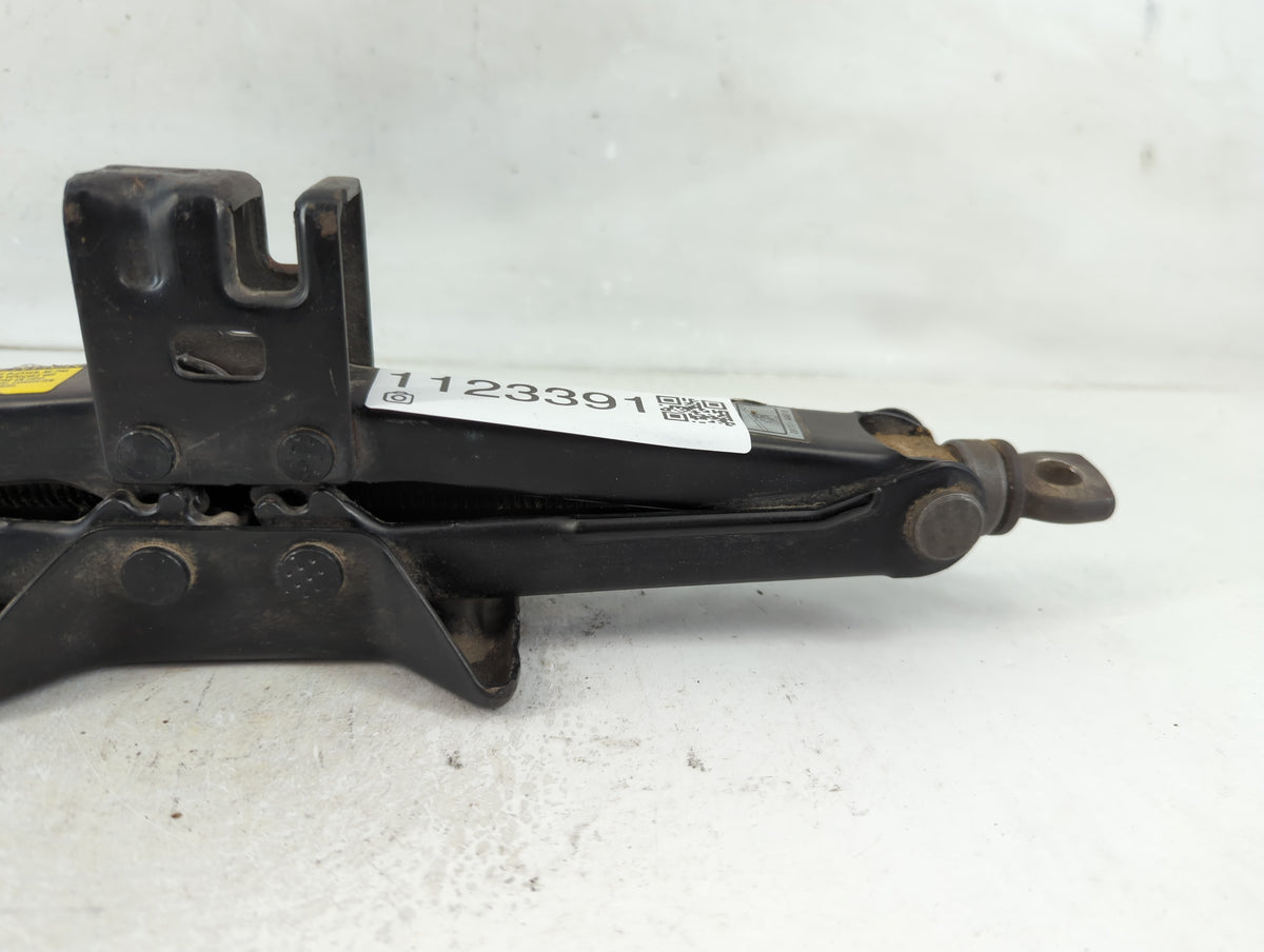 2008 Toyota Camry Spare Scissor Car Jack 1123391 - Oemusedautoparts1.com