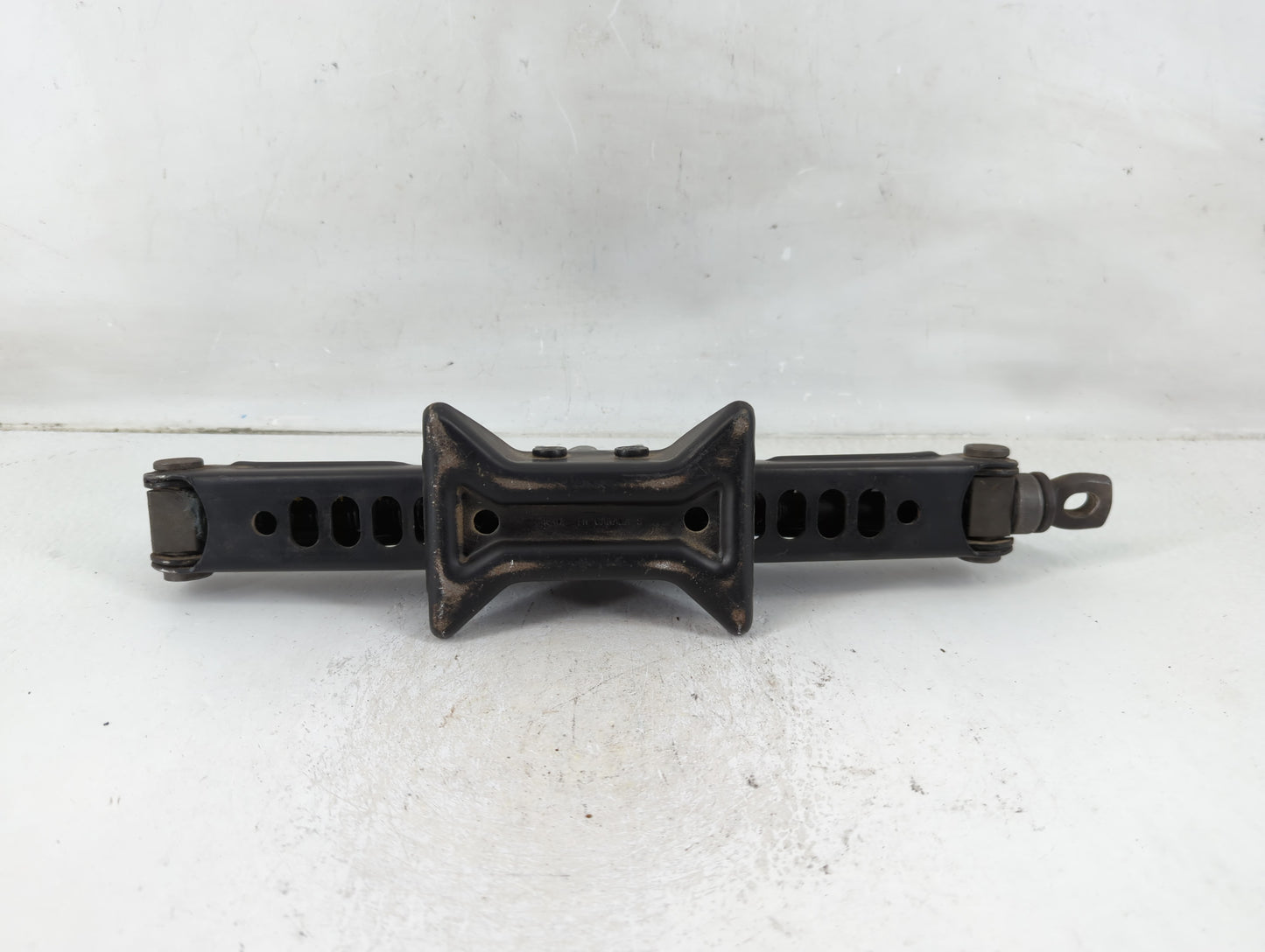 2008 Toyota Camry Spare Scissor Car Jack 1123391 - Oemusedautoparts1.com