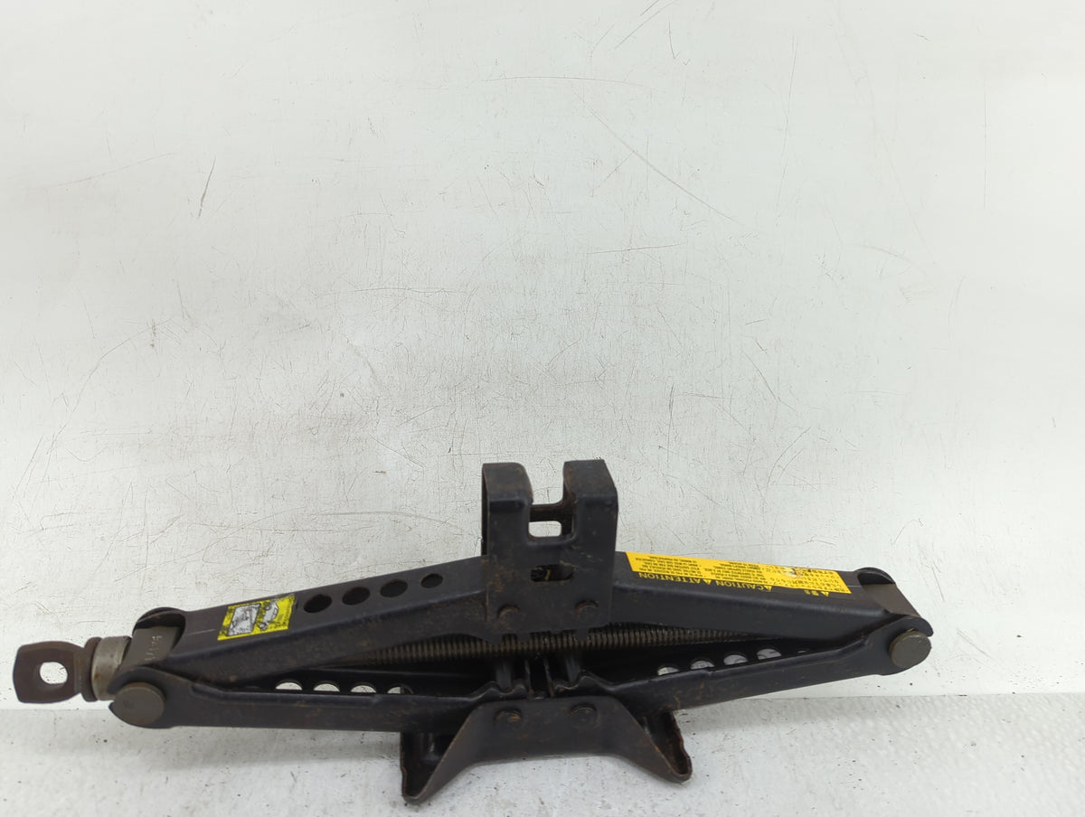 2008 Toyota Camry Spare Scissor Car Jack 1415390 - Oemusedautoparts1.com