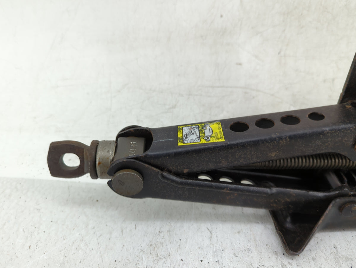 2008 Toyota Camry Spare Scissor Car Jack 1415390 - Oemusedautoparts1.com