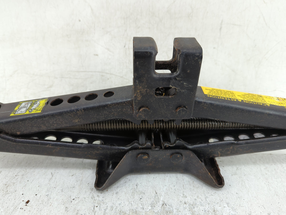 2008 Toyota Camry Spare Scissor Car Jack 1415390 - Oemusedautoparts1.com
