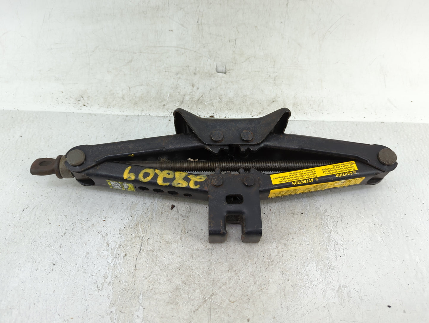 2008 Toyota Camry Spare Scissor Car Jack 1415390 - Oemusedautoparts1.com