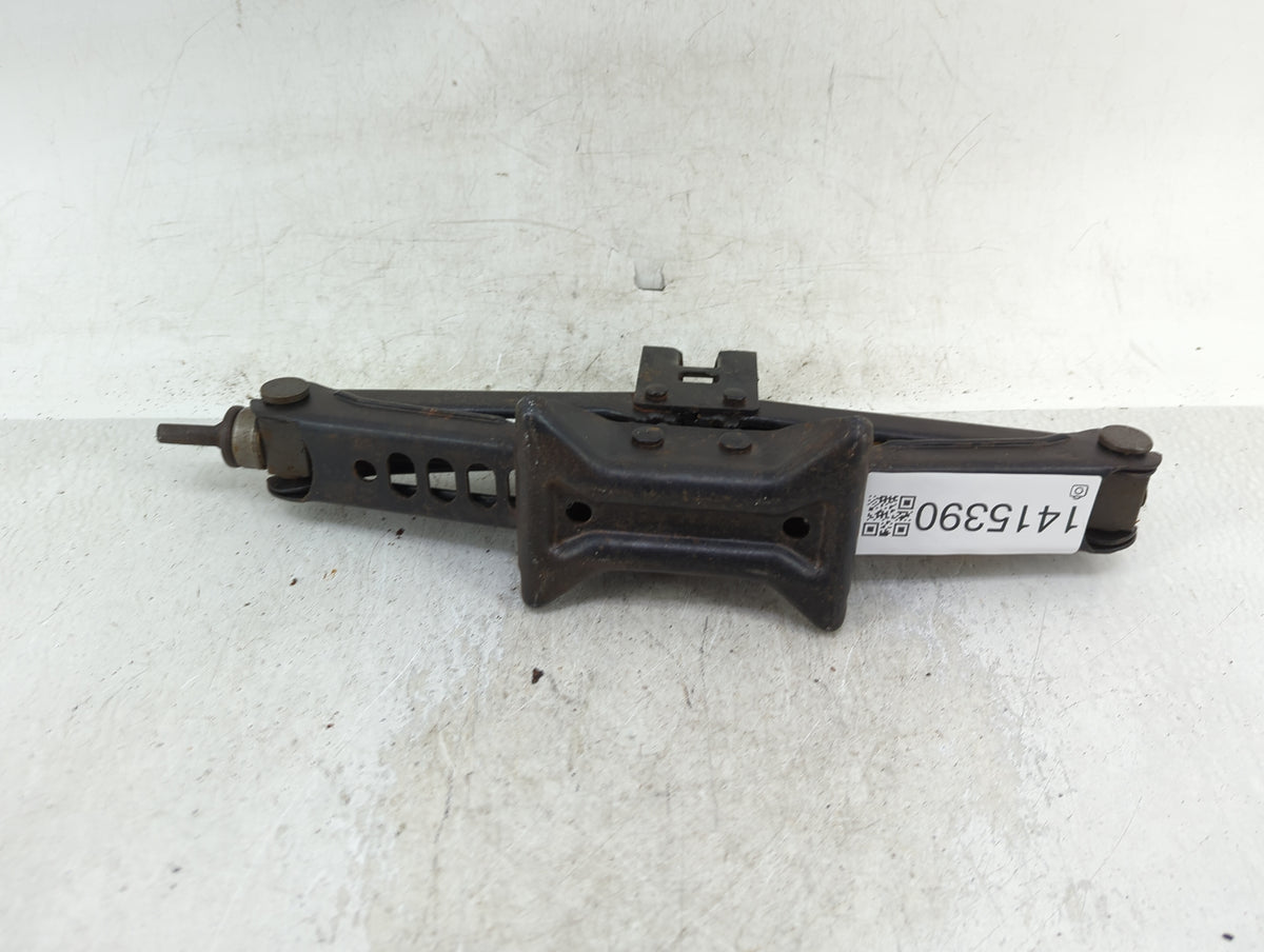 2008 Toyota Camry Spare Scissor Car Jack 1415390 - Oemusedautoparts1.com