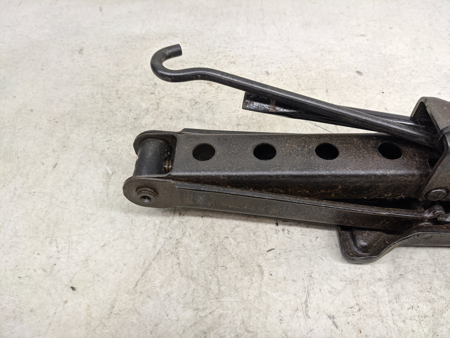 2008 Toyota Camry Spare Scissor Car Jack 1459123 - Oemusedautoparts1.com