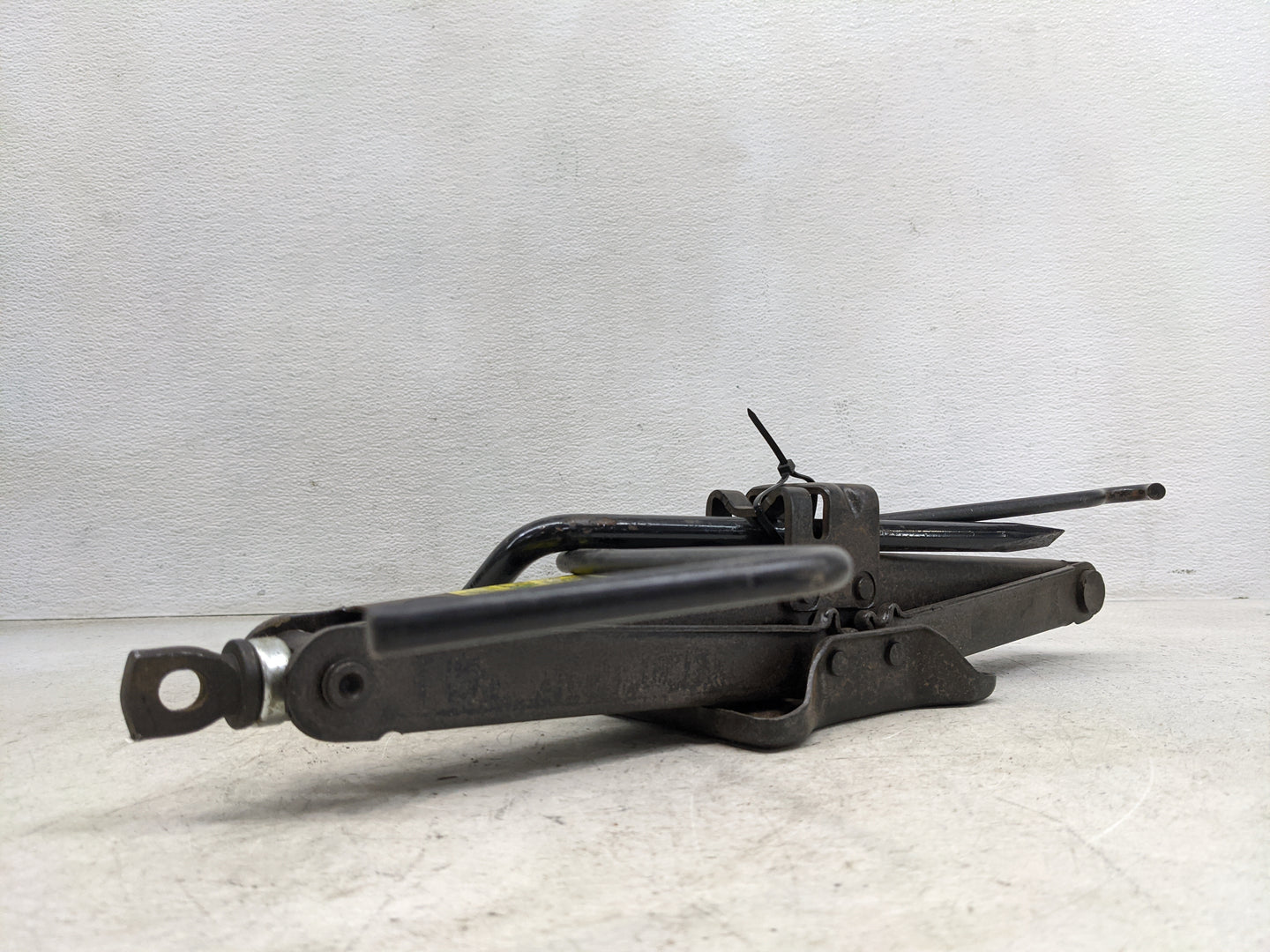 2008 Toyota Camry Spare Scissor Car Jack 1459123 - Oemusedautoparts1.com