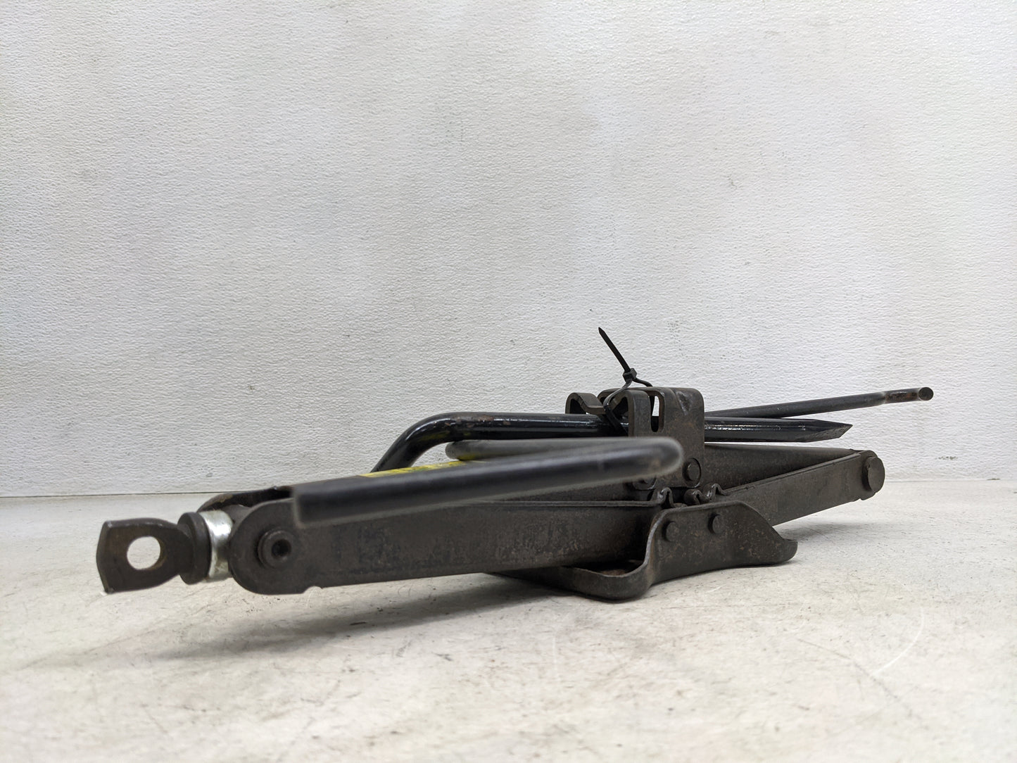 2008 Toyota Camry Spare Scissor Car Jack 1459123 - Oemusedautoparts1.com