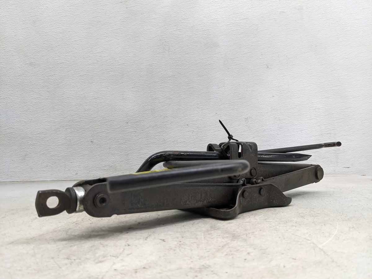 2008 Toyota Camry Spare Scissor Car Jack 1459123 - Oemusedautoparts1.com